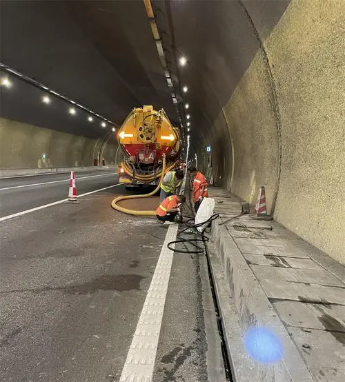 望奎隧道排水渠清淤